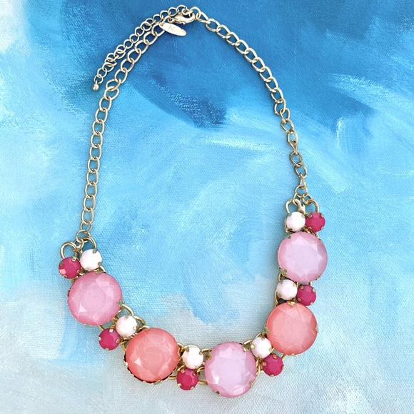 Vintage NY Pink and White Faceted Acrylic & Lucite Gold Tone Statement Necklace - Picture 6 of 6
